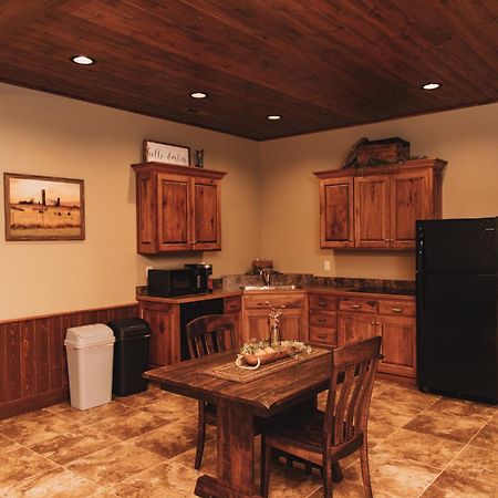 Sojourner'S Lodge & Log Cabin Suites Dundee Екстериор снимка