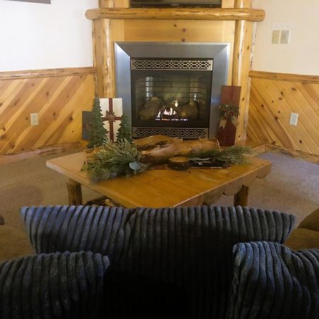 Sojourner'S Lodge & Log Cabin Suites Dundee Екстериор снимка