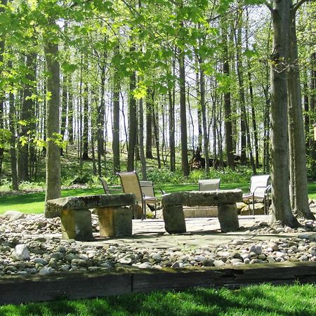 Sojourner'S Lodge & Log Cabin Suites Dundee Екстериор снимка