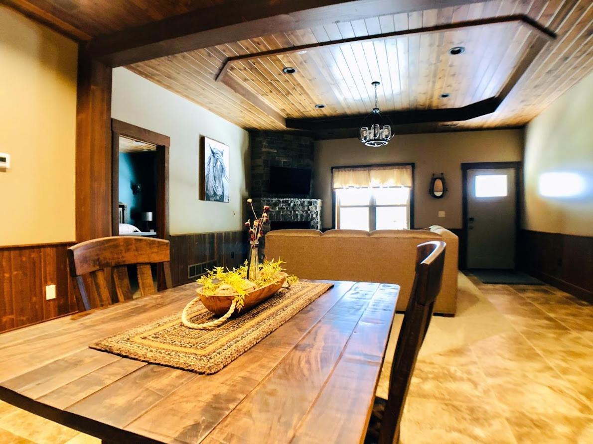 Sojourner'S Lodge & Log Cabin Suites Dundee Екстериор снимка