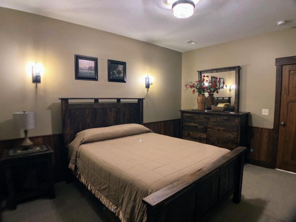 Sojourner'S Lodge & Log Cabin Suites Dundee Екстериор снимка