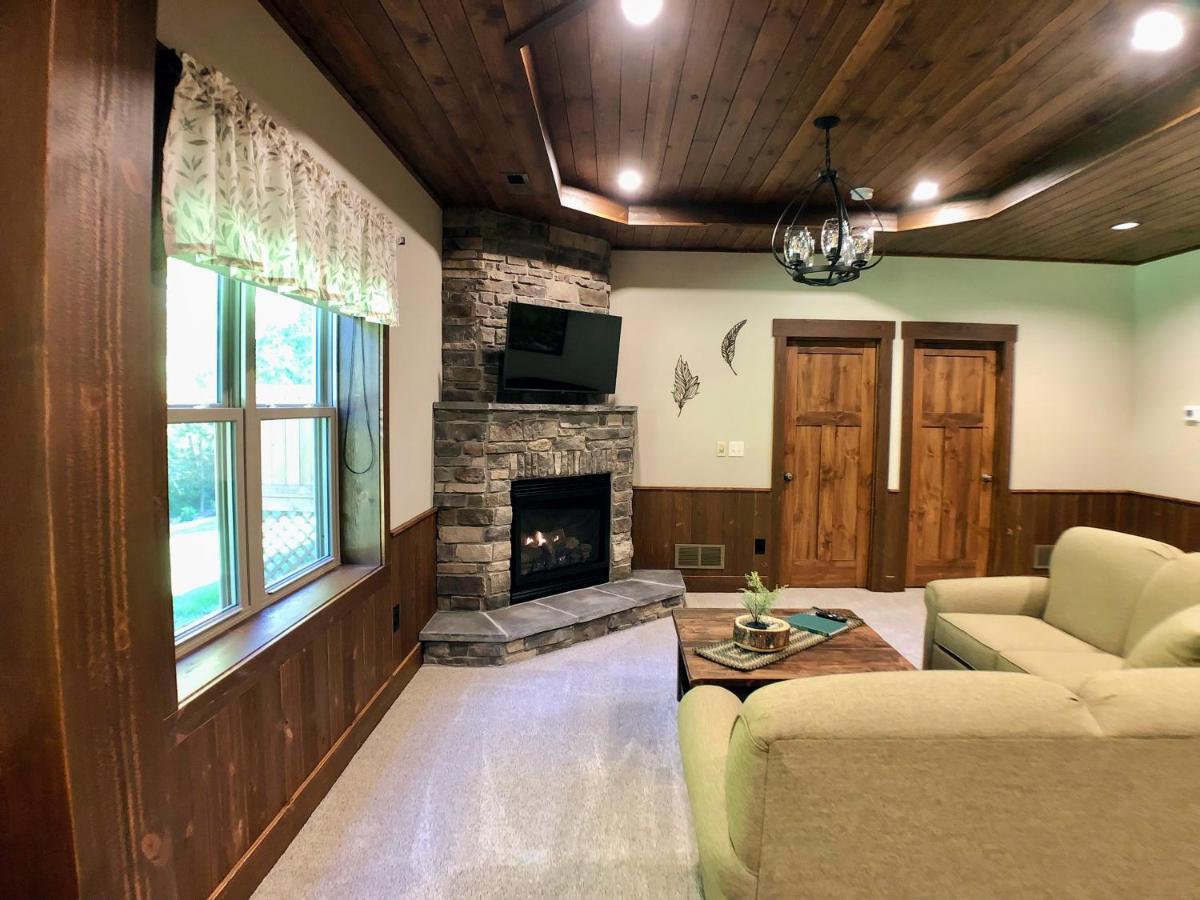 Sojourner'S Lodge & Log Cabin Suites Dundee Екстериор снимка
