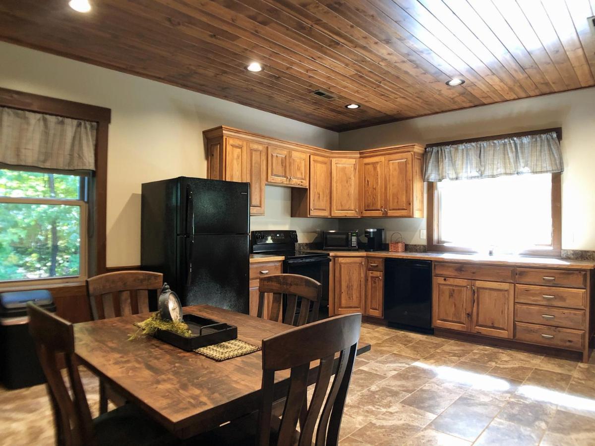 Sojourner'S Lodge & Log Cabin Suites Dundee Екстериор снимка