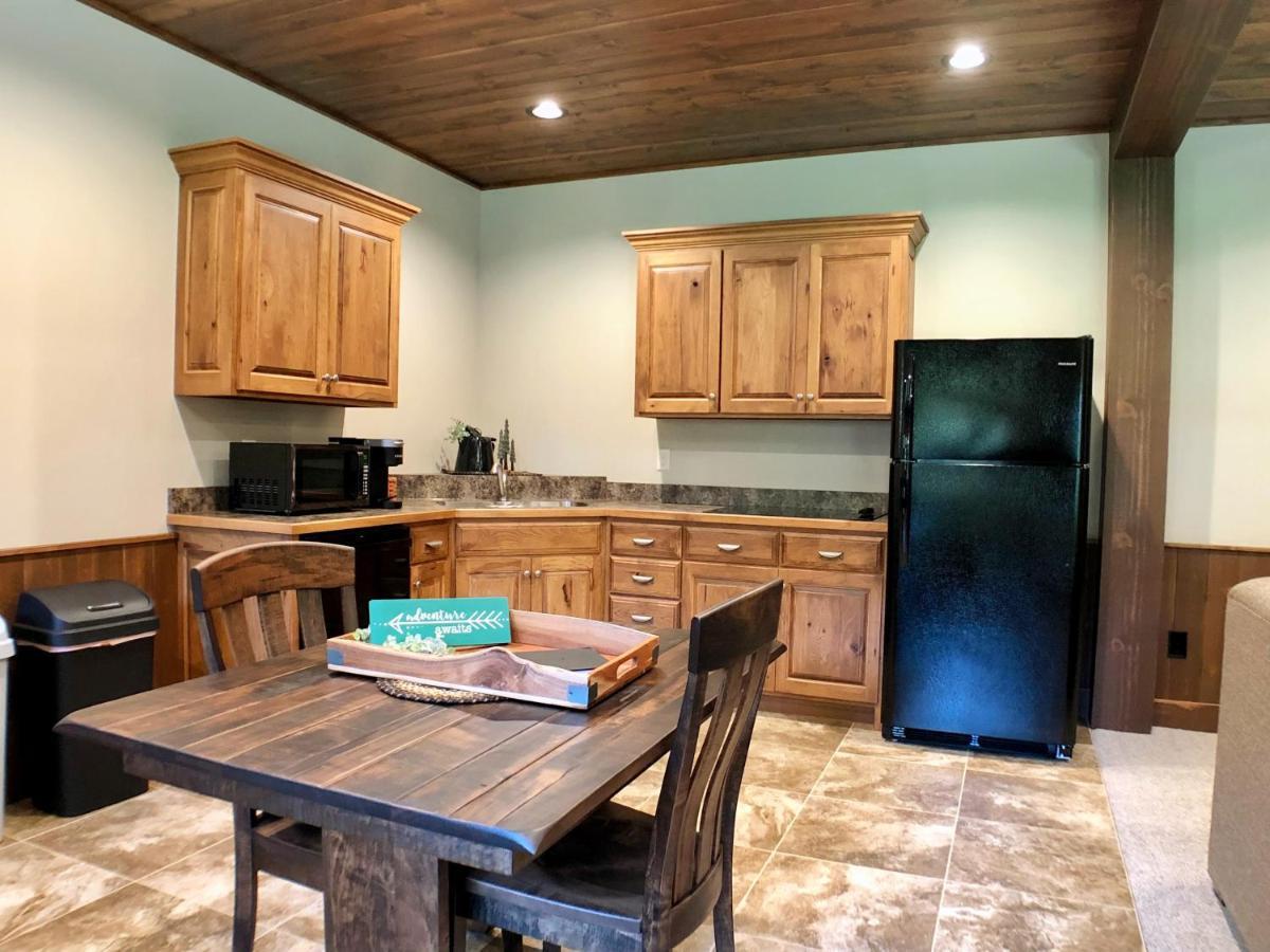 Sojourner'S Lodge & Log Cabin Suites Dundee Екстериор снимка