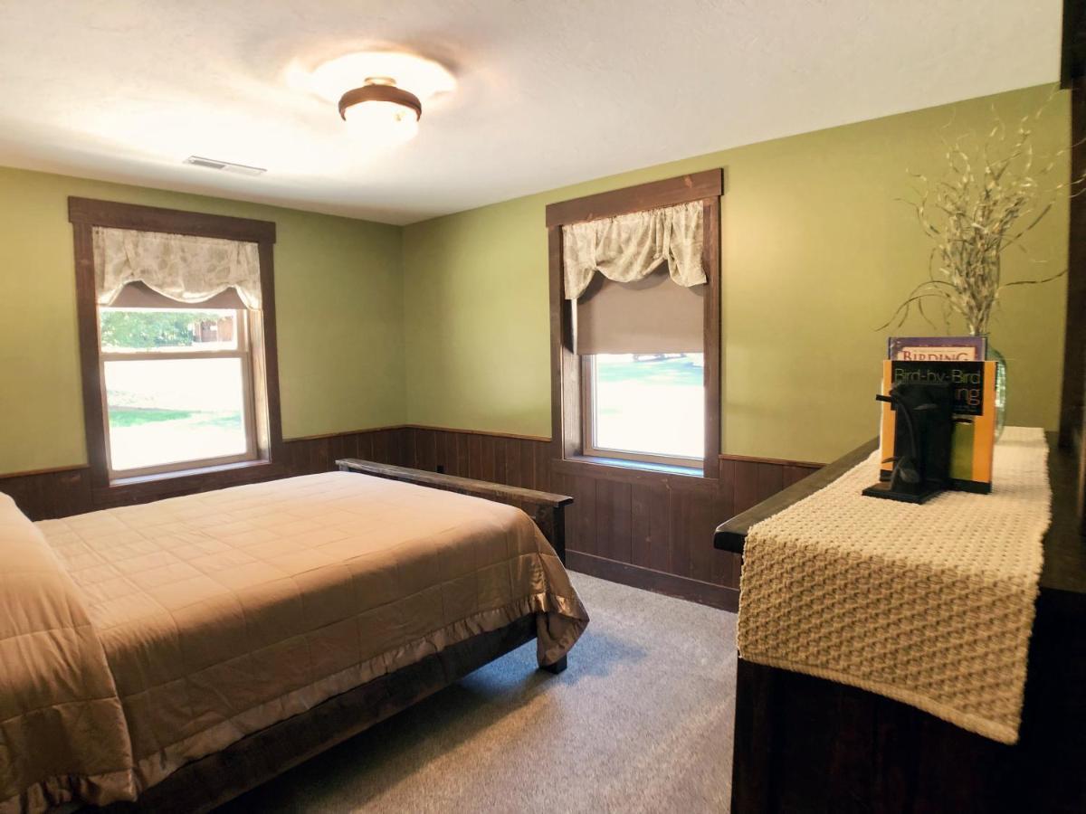 Sojourner'S Lodge & Log Cabin Suites Dundee Екстериор снимка