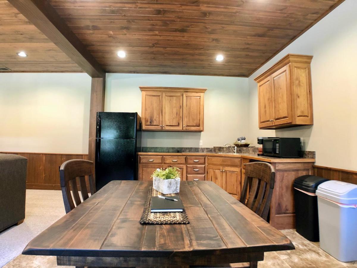 Sojourner'S Lodge & Log Cabin Suites Dundee Екстериор снимка