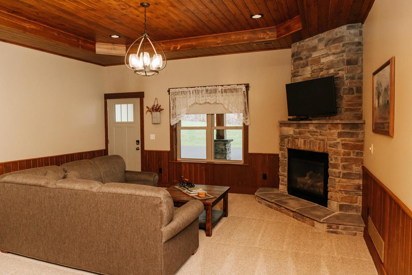 Sojourner'S Lodge & Log Cabin Suites Dundee Екстериор снимка