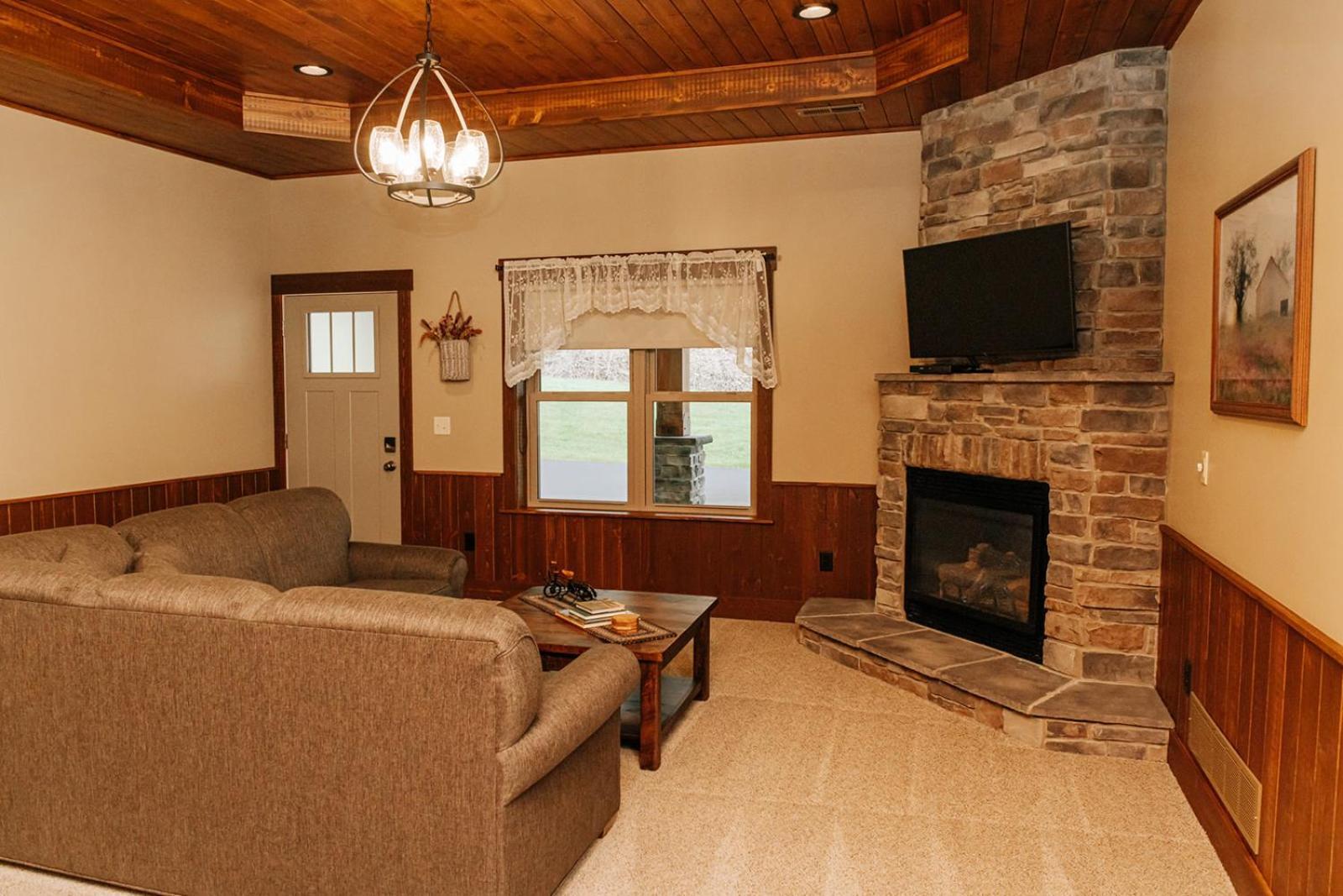 Sojourner'S Lodge & Log Cabin Suites Dundee Екстериор снимка