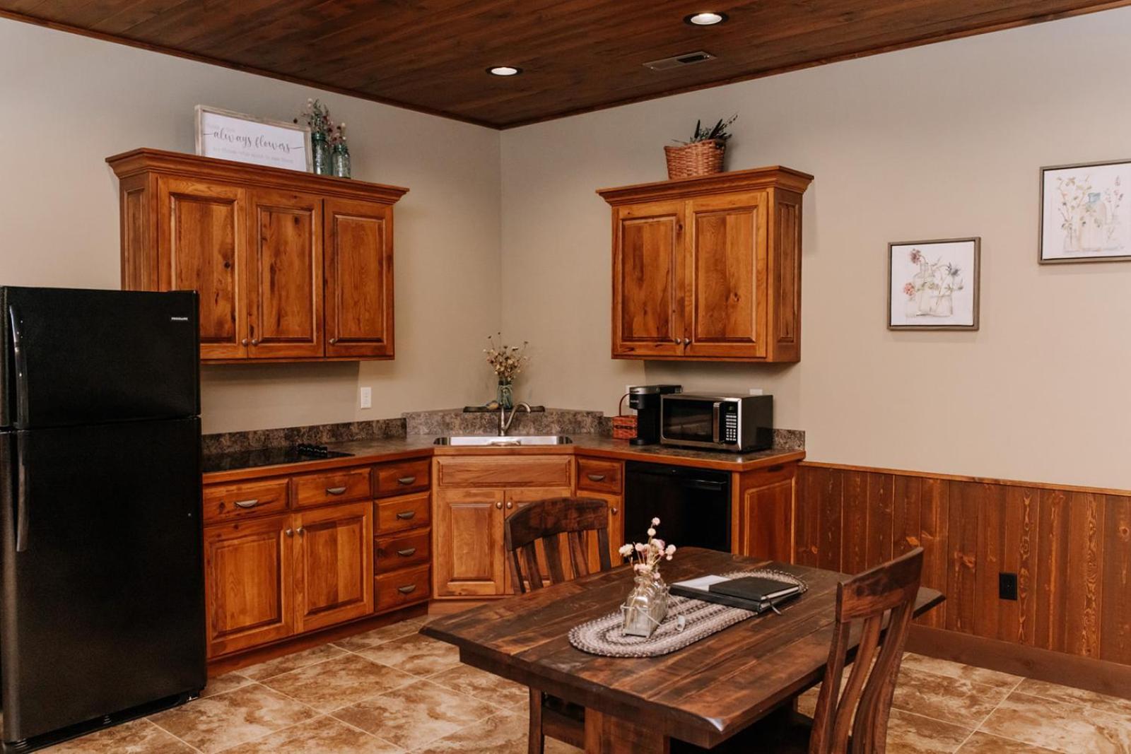 Sojourner'S Lodge & Log Cabin Suites Dundee Екстериор снимка