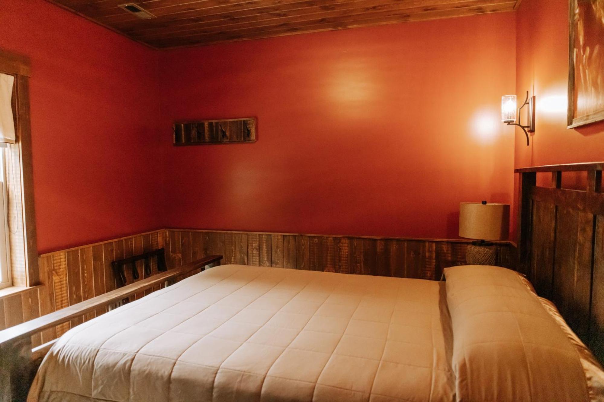 Sojourner'S Lodge & Log Cabin Suites Dundee Екстериор снимка