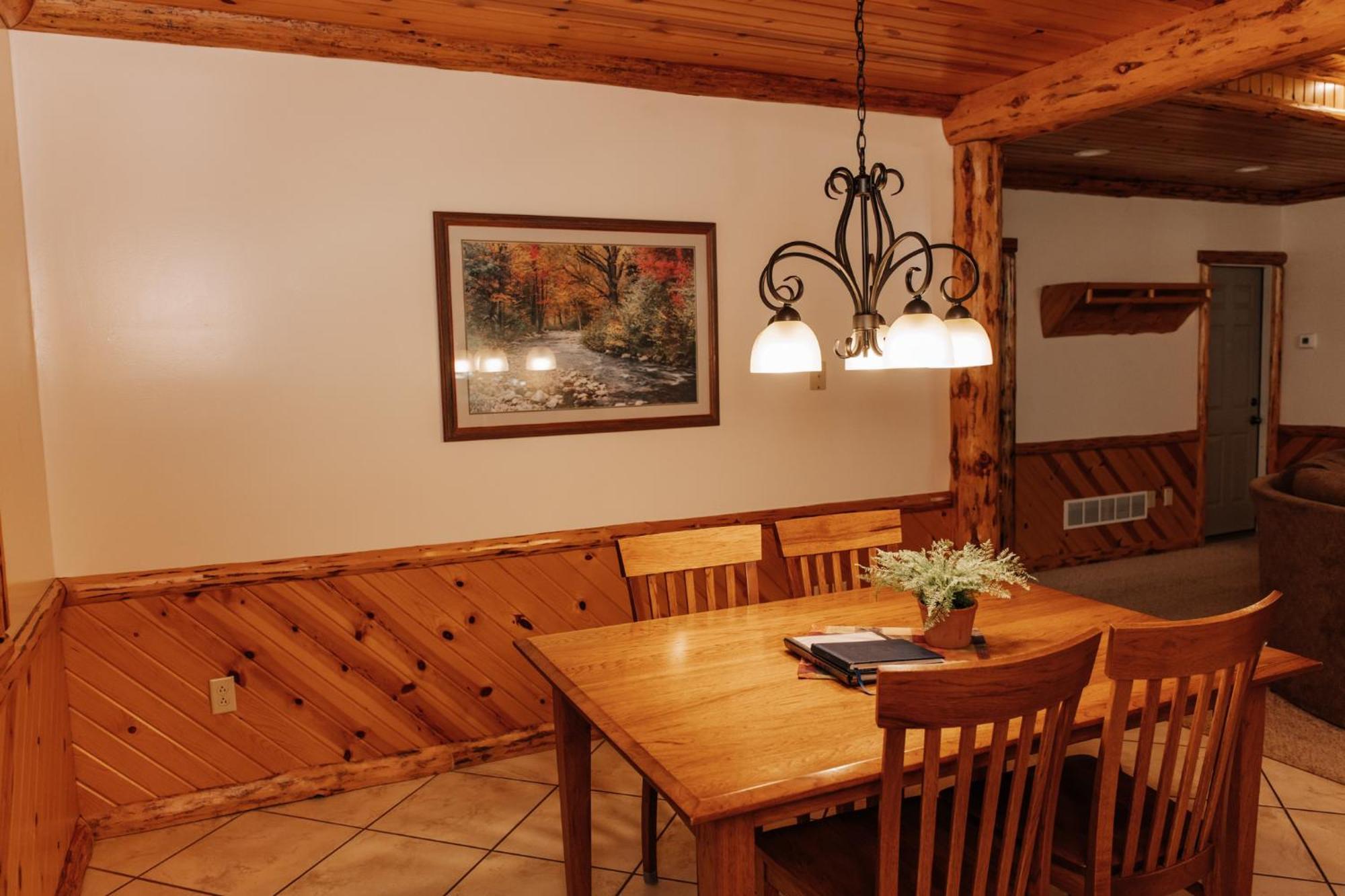 Sojourner'S Lodge & Log Cabin Suites Dundee Екстериор снимка
