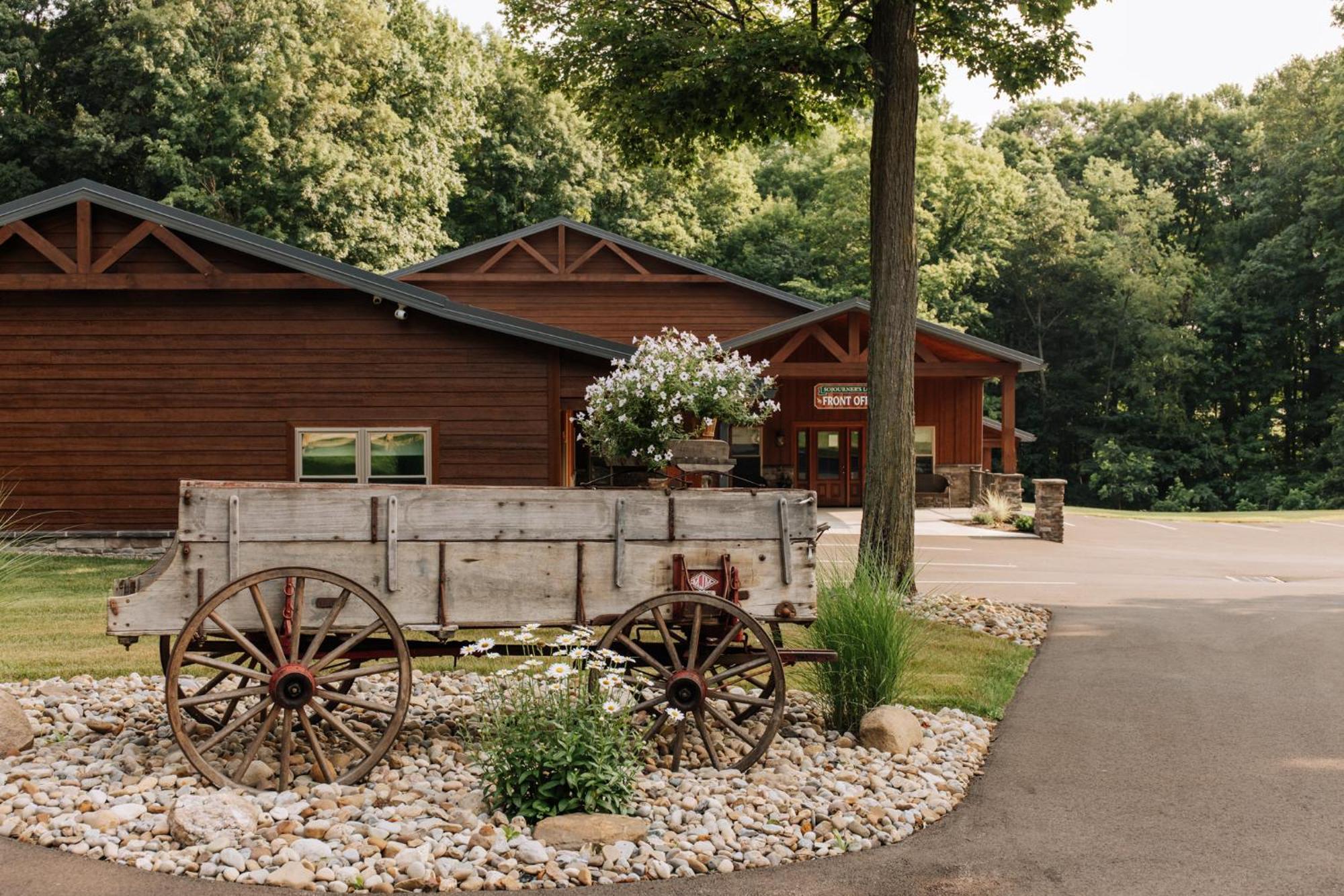 Sojourner'S Lodge & Log Cabin Suites Dundee Екстериор снимка