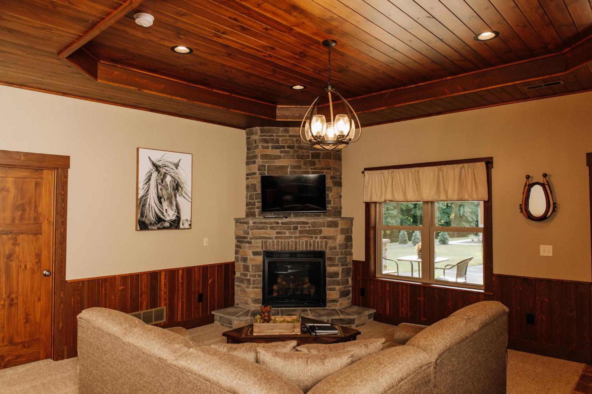 Sojourner'S Lodge & Log Cabin Suites Dundee Екстериор снимка