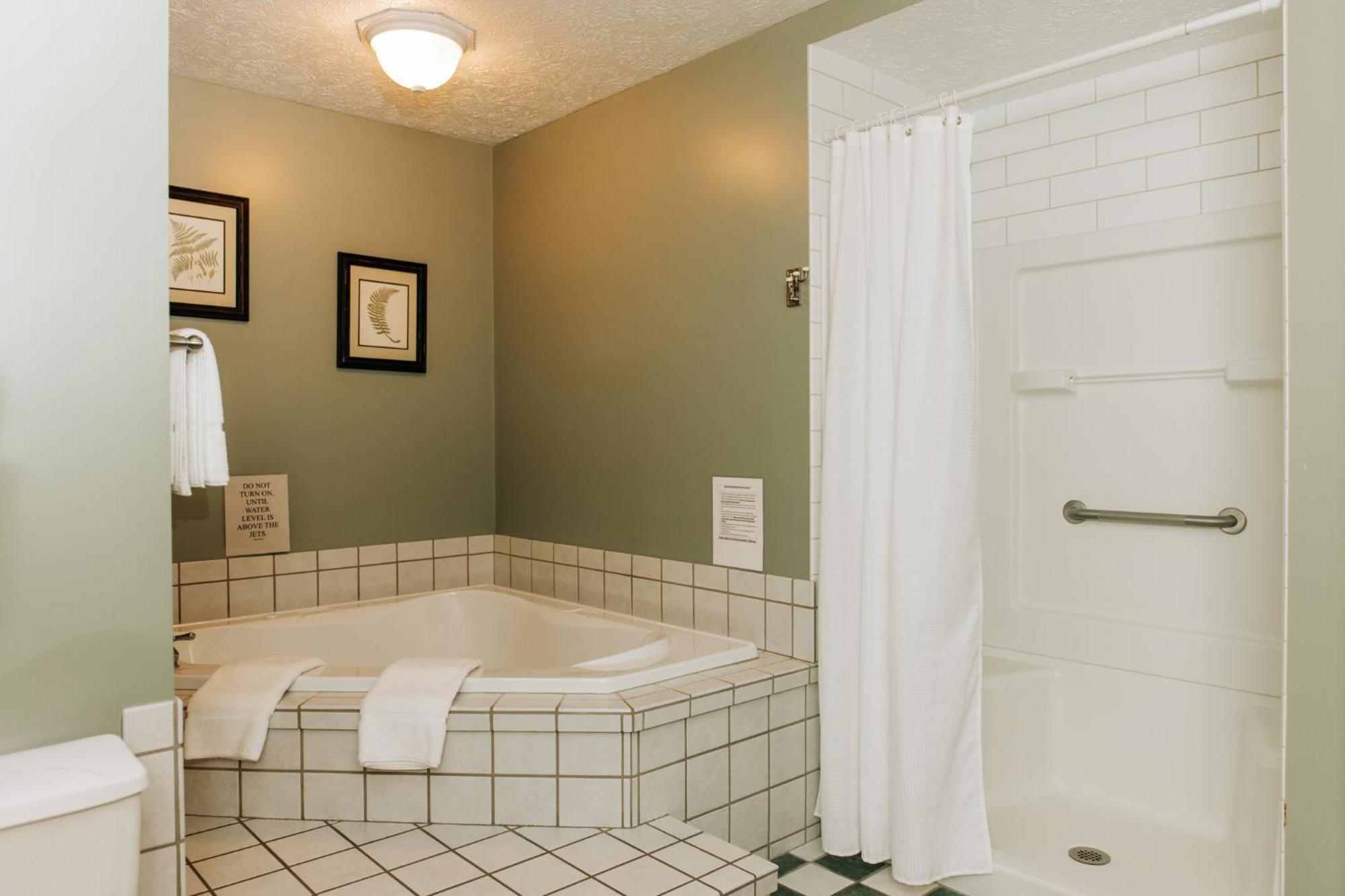 Sojourner'S Lodge & Log Cabin Suites Dundee Екстериор снимка