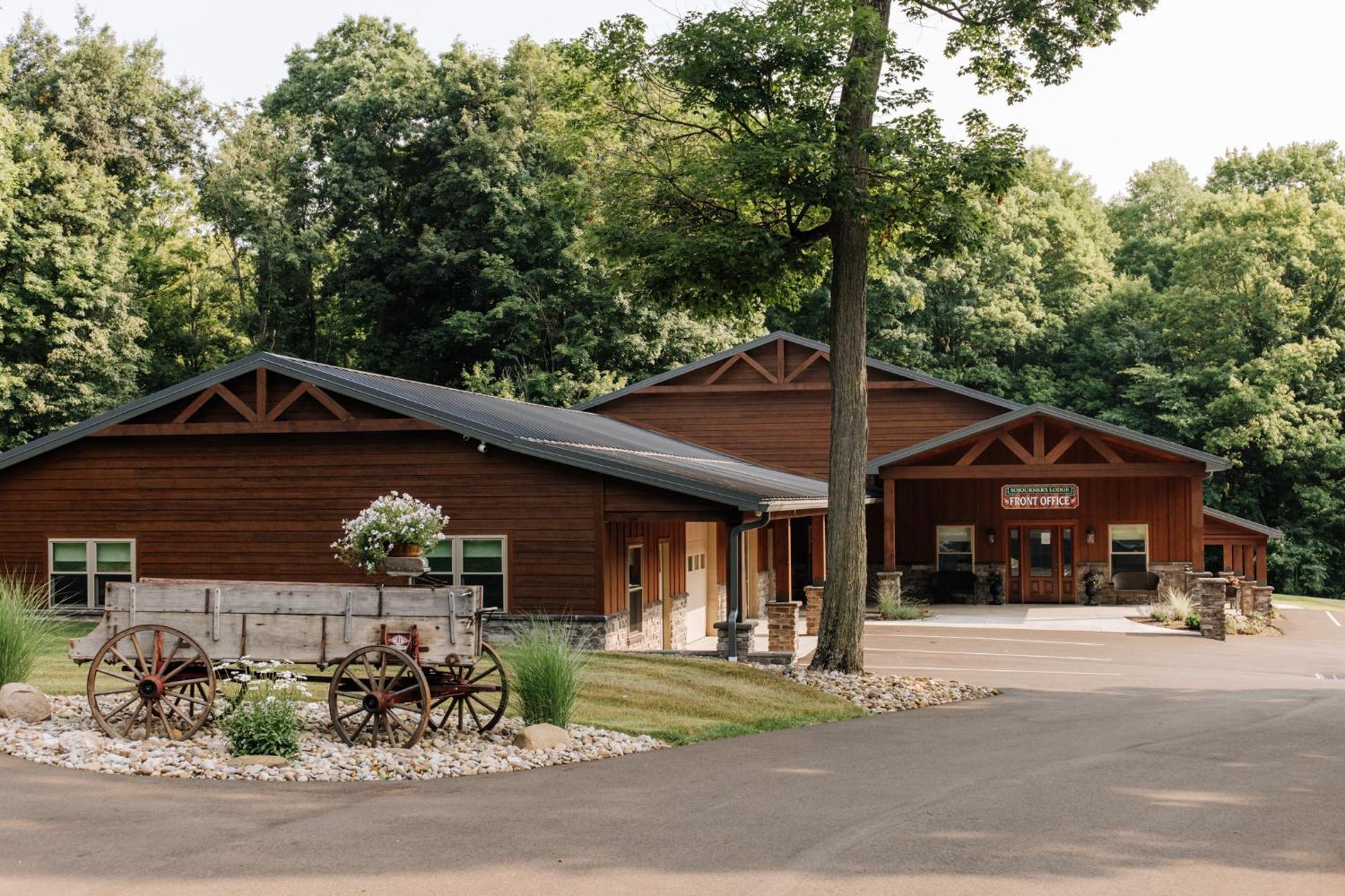 Sojourner'S Lodge & Log Cabin Suites Dundee Екстериор снимка