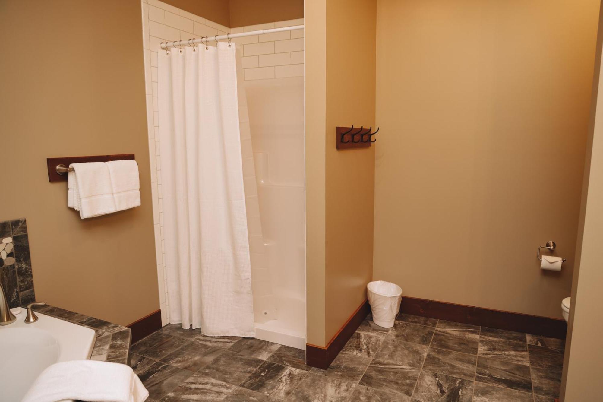Sojourner'S Lodge & Log Cabin Suites Dundee Екстериор снимка