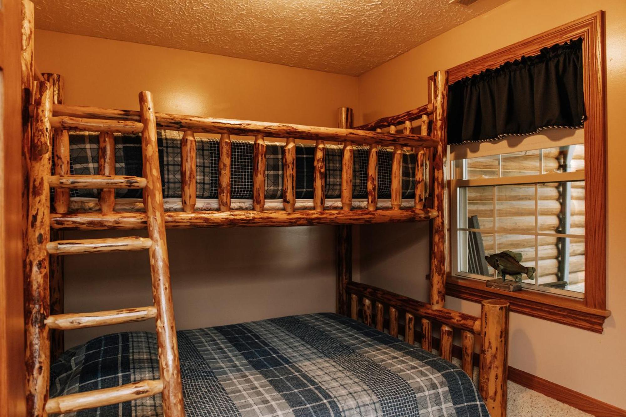 Sojourner'S Lodge & Log Cabin Suites Dundee Екстериор снимка
