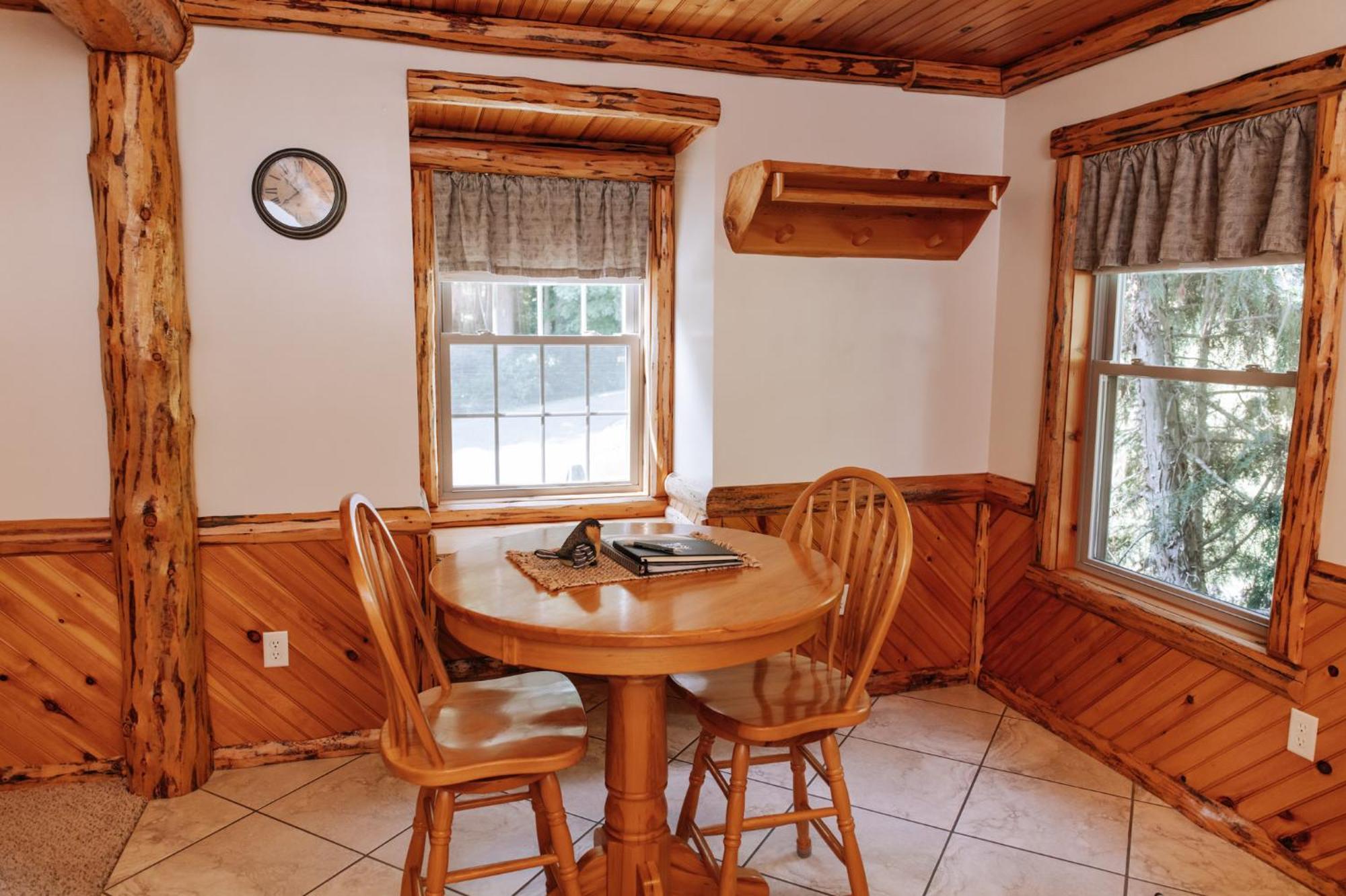 Sojourner'S Lodge & Log Cabin Suites Dundee Екстериор снимка