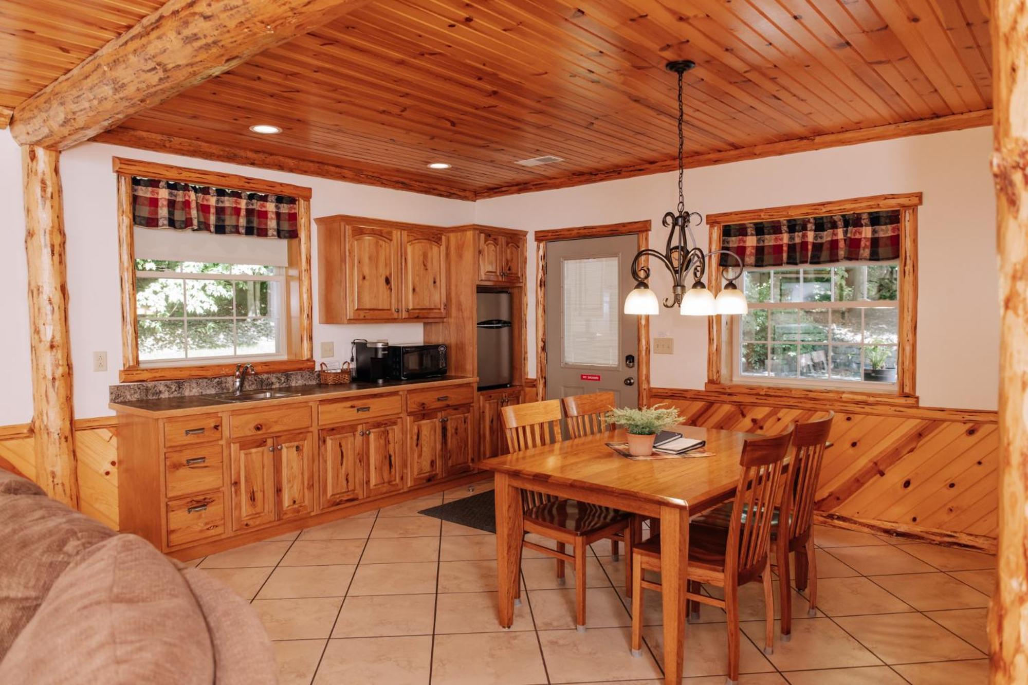 Sojourner'S Lodge & Log Cabin Suites Dundee Екстериор снимка