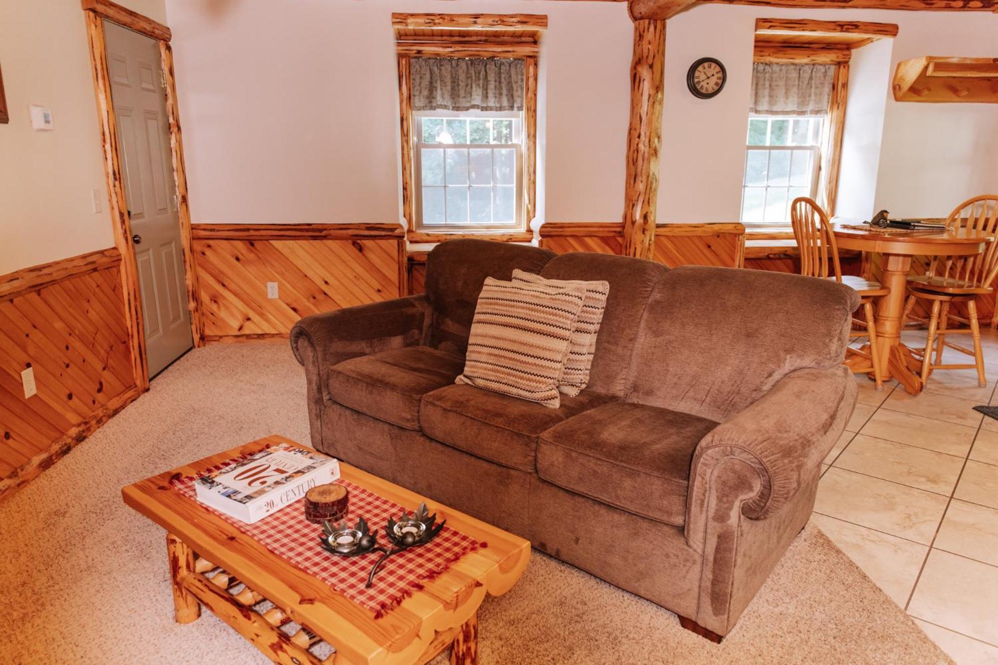 Sojourner'S Lodge & Log Cabin Suites Dundee Екстериор снимка