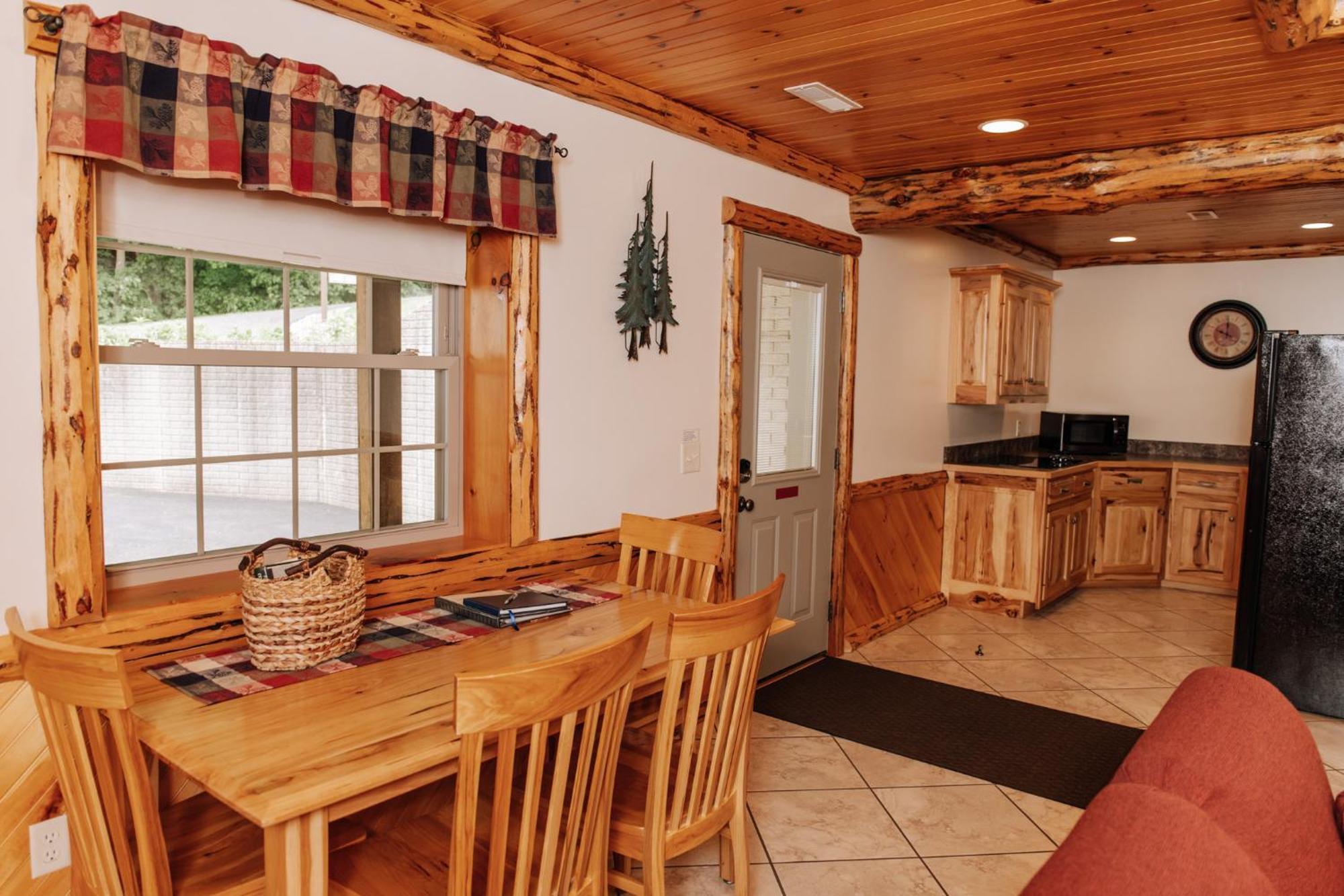 Sojourner'S Lodge & Log Cabin Suites Dundee Екстериор снимка